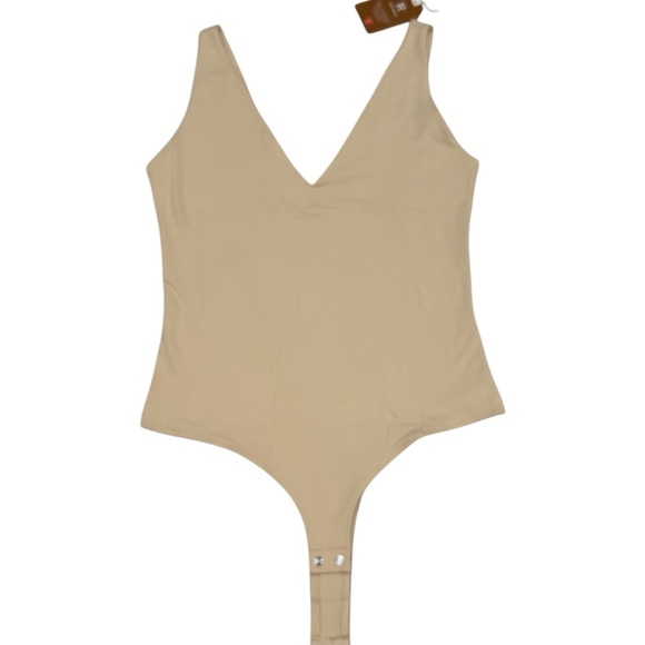 REORIA Deep V Neck Sleeveless Bodysuit Nude Color Size Large - Picture 4 of 4